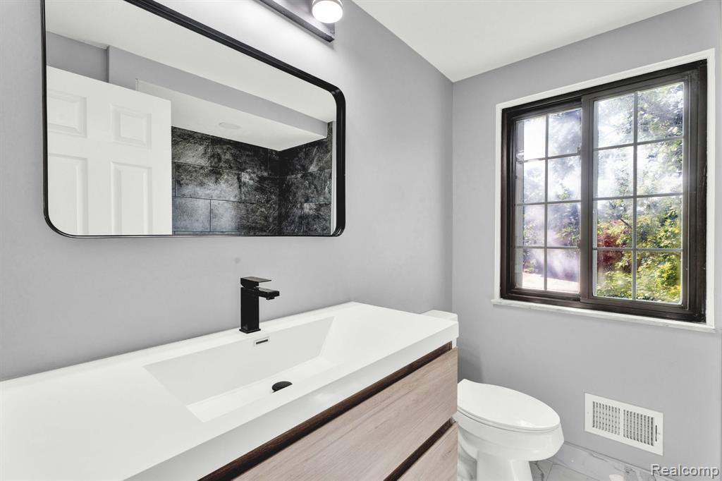 8962 Glasgow Drive, White Lake, MI — Photo 40