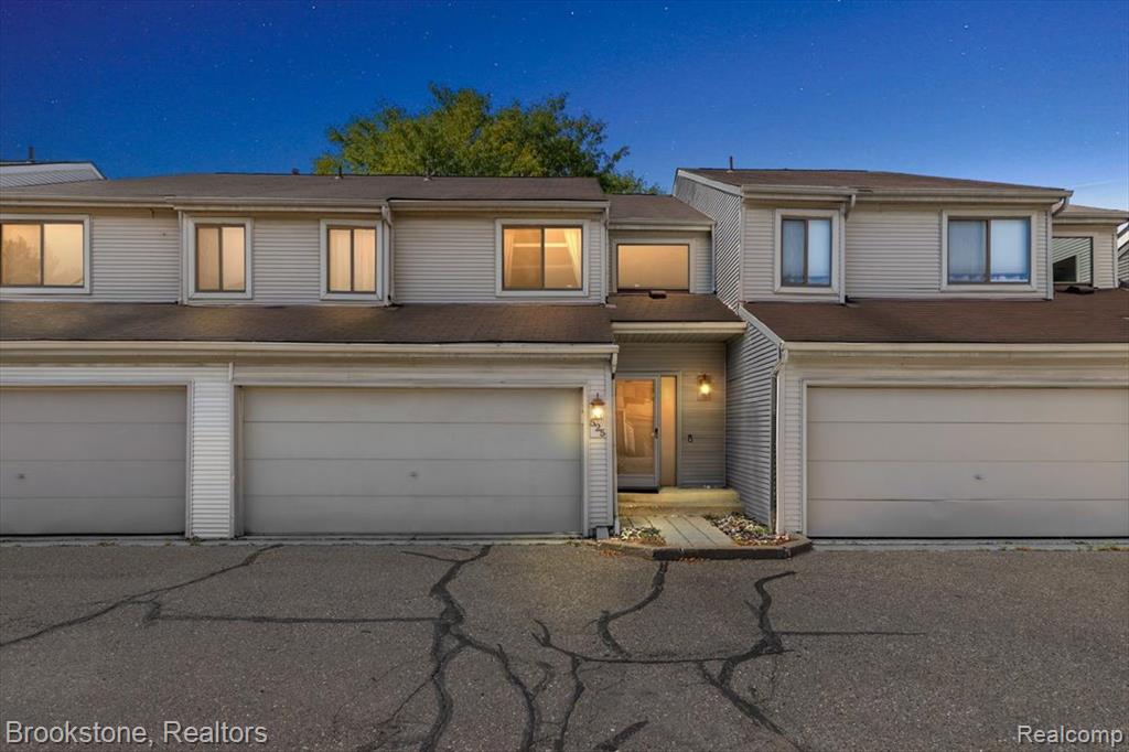 525 Oxford Court, Rochester Hills, MI 48307 — front exterior