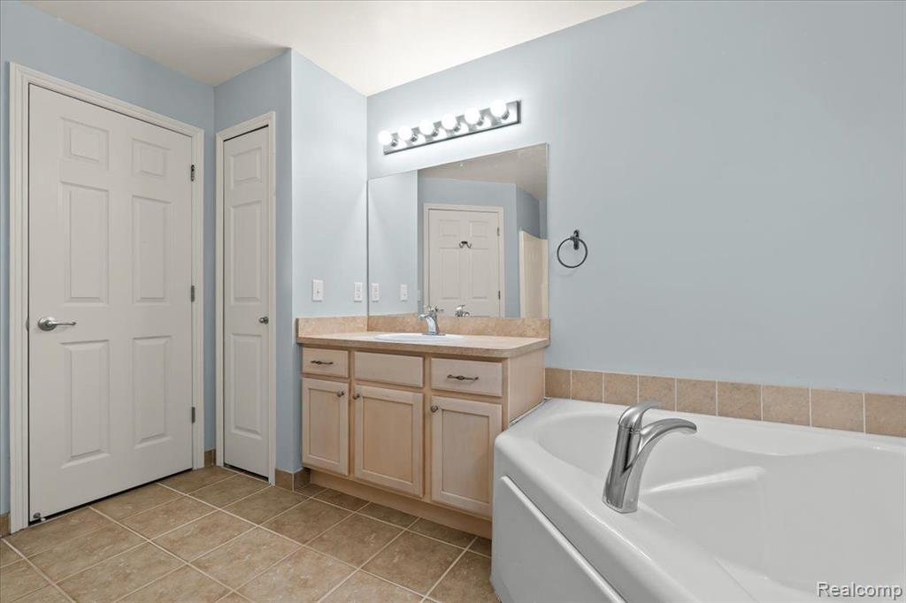 50111 HARDING Street, 121, Canton, MI 48188 — Photo 20