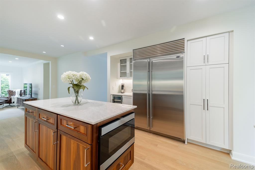 655 CANTERBURY Road, Grosse Pointe Woods, MI 48236 — Photo 21