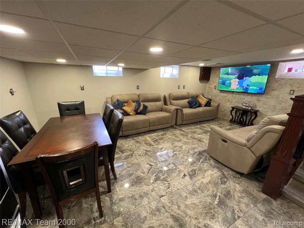 6410 Orchard Avenue, Dearborn, MI 48126 — Photo 33