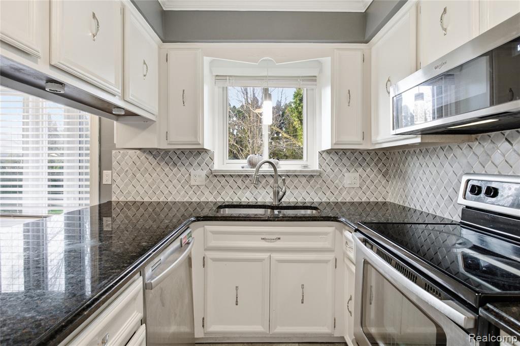 16213 Haverhill Drive, Macomb, MI 48044 — Photo 23
