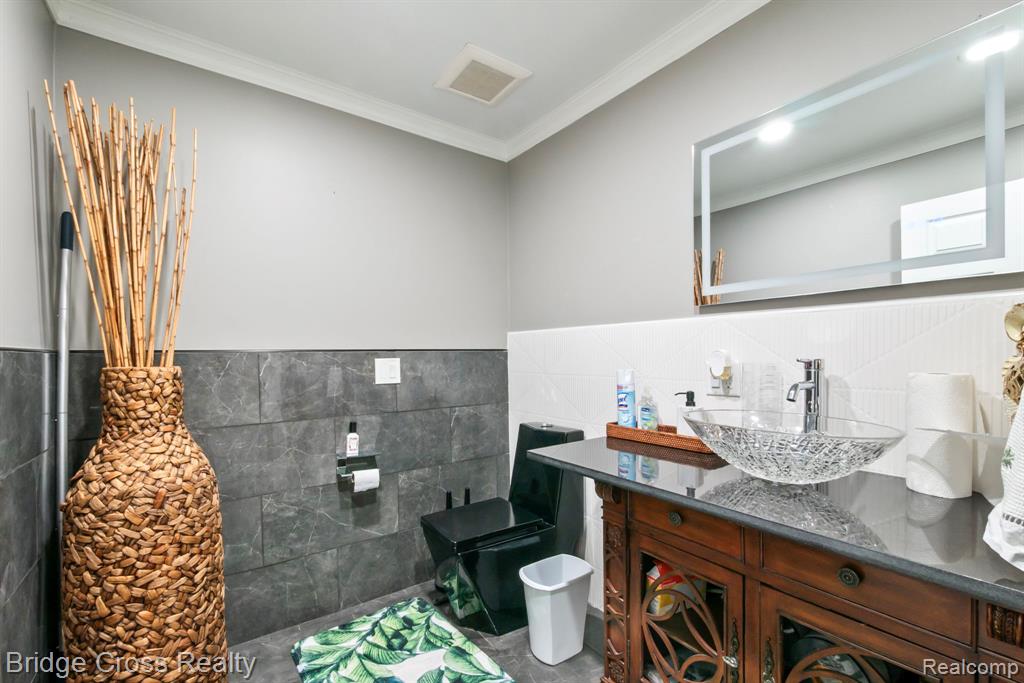 24459 Bloomington Court, Franklin, MI 48025 — Photo 15