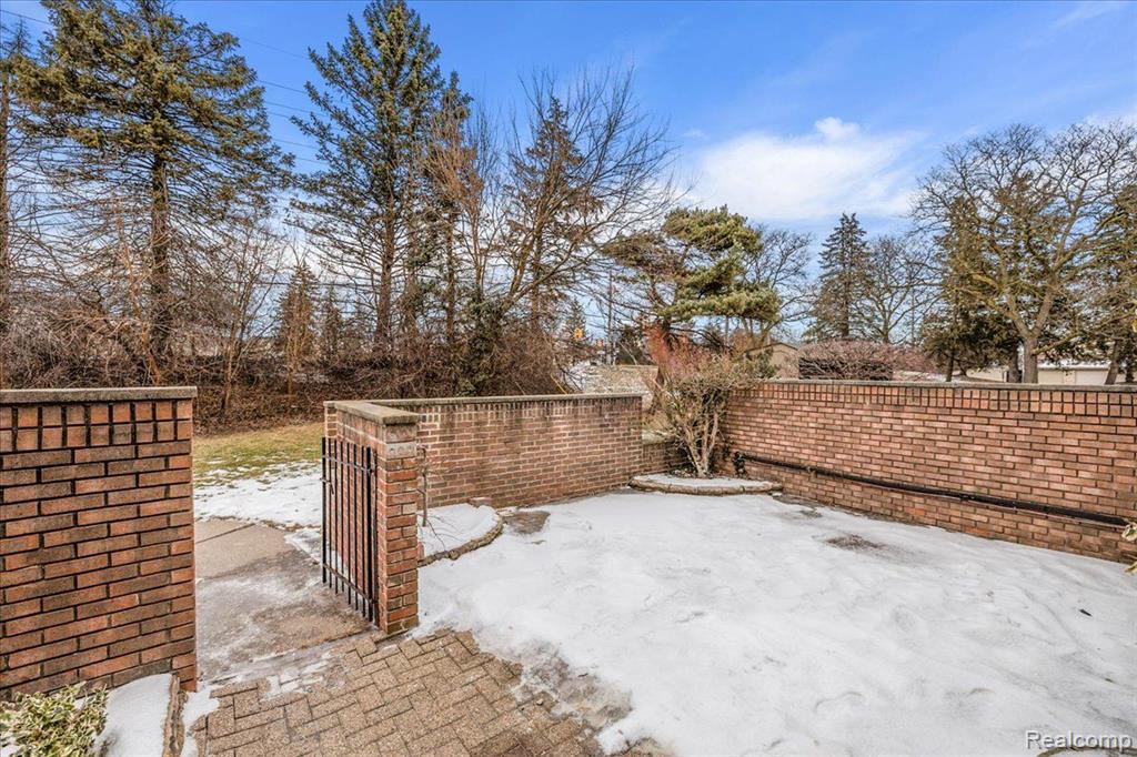 1570 S HILL Boulevard, Bloomfield Hills, MI 48304 — Photo 3