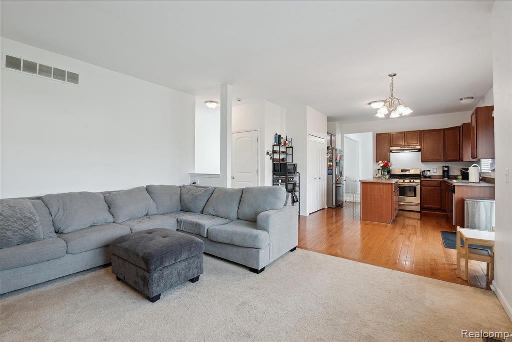 9998 ROLAN MEADOWS Drive, Belleville, MI 48111 — Photo 23
