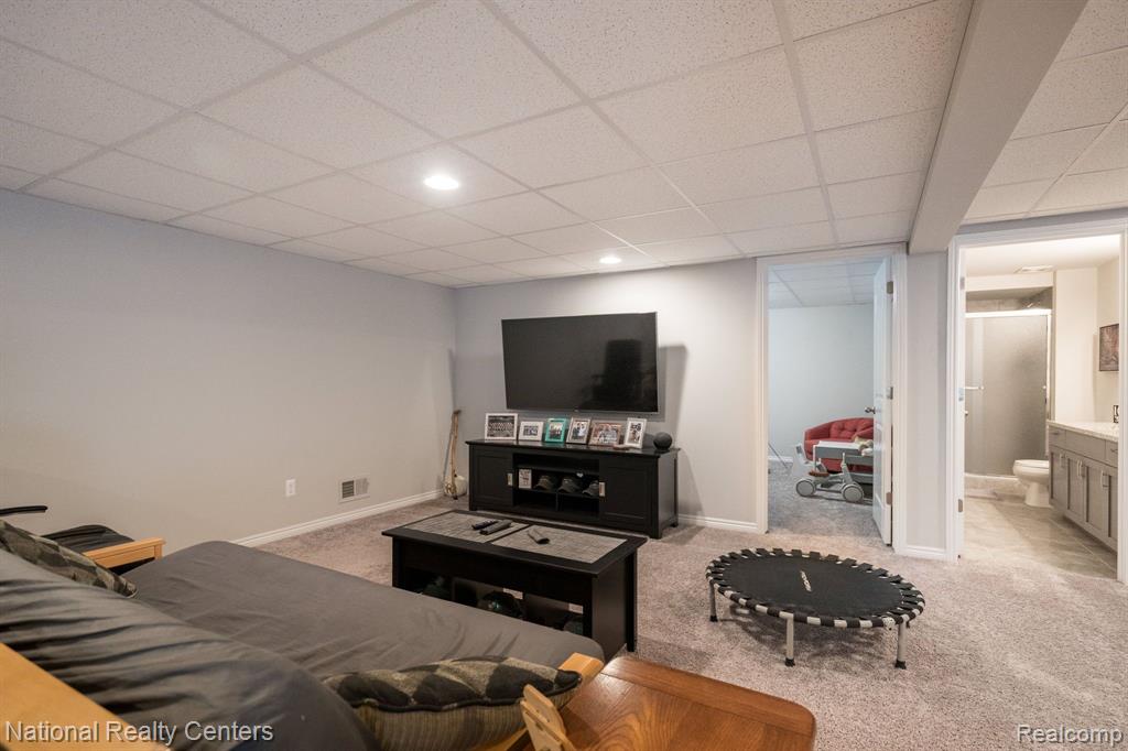 5236 HAWKSEYE Trace, Warren, MI 48092 — Photo 31