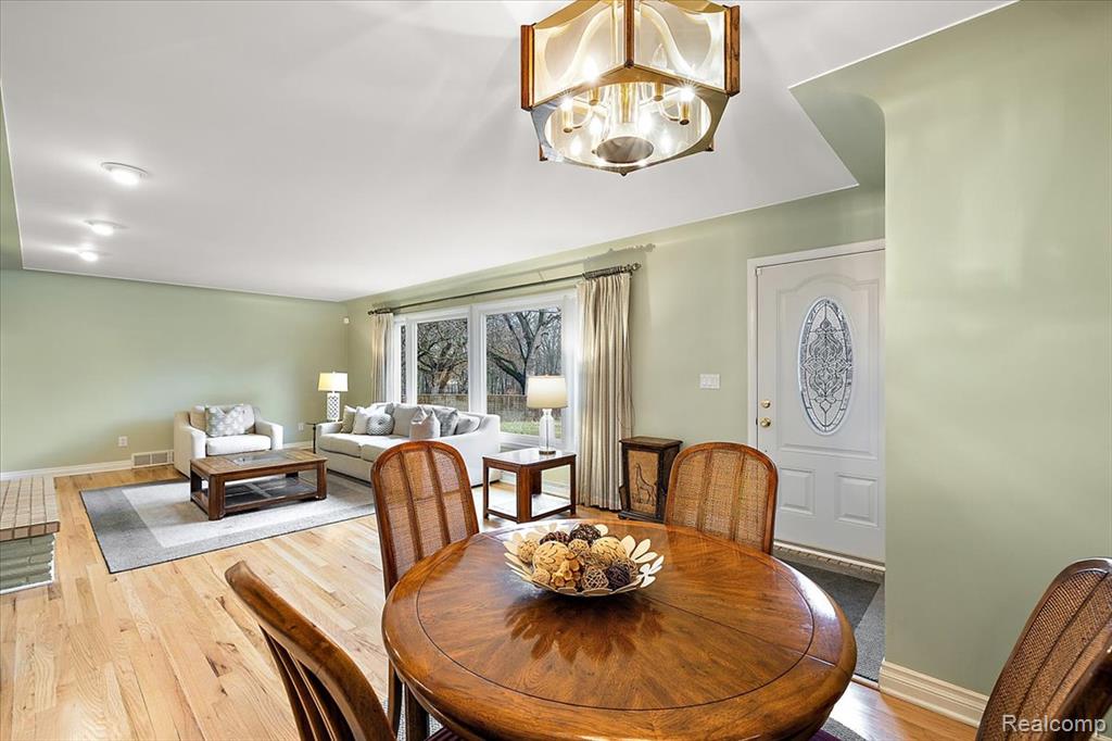 4399 Midrow Road, Waterford, MI 48329 — Photo 11