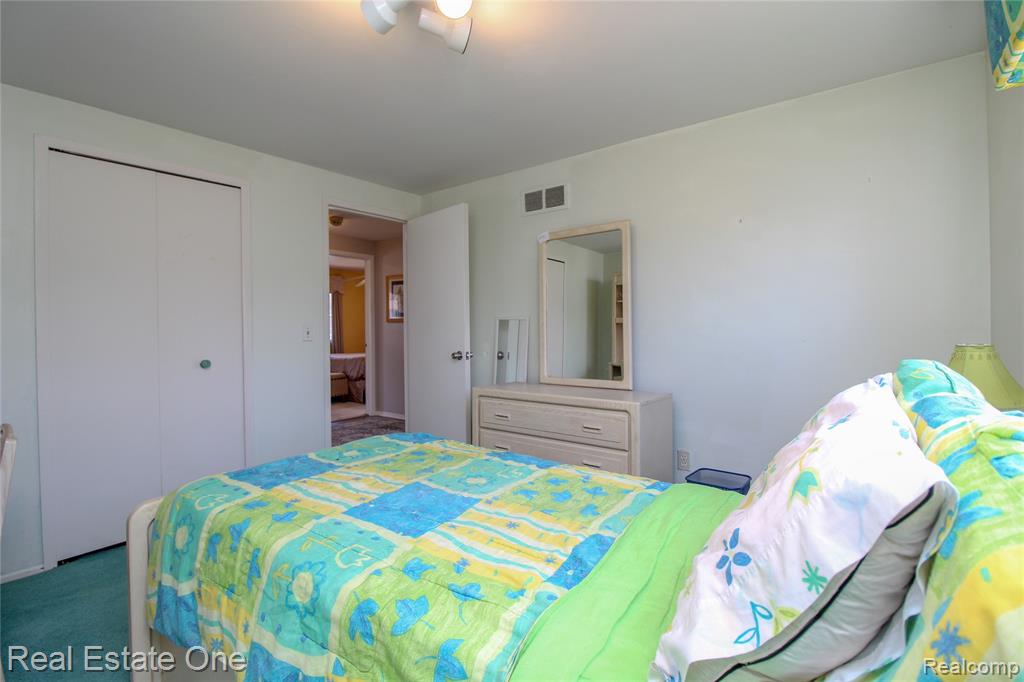6942 Leslee Crest Drive, West Bloomfield, MI — Photo 29
