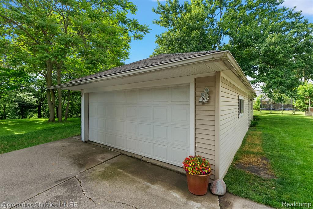 525 Broadacre Avenue, Clawson, MI — Photo 7