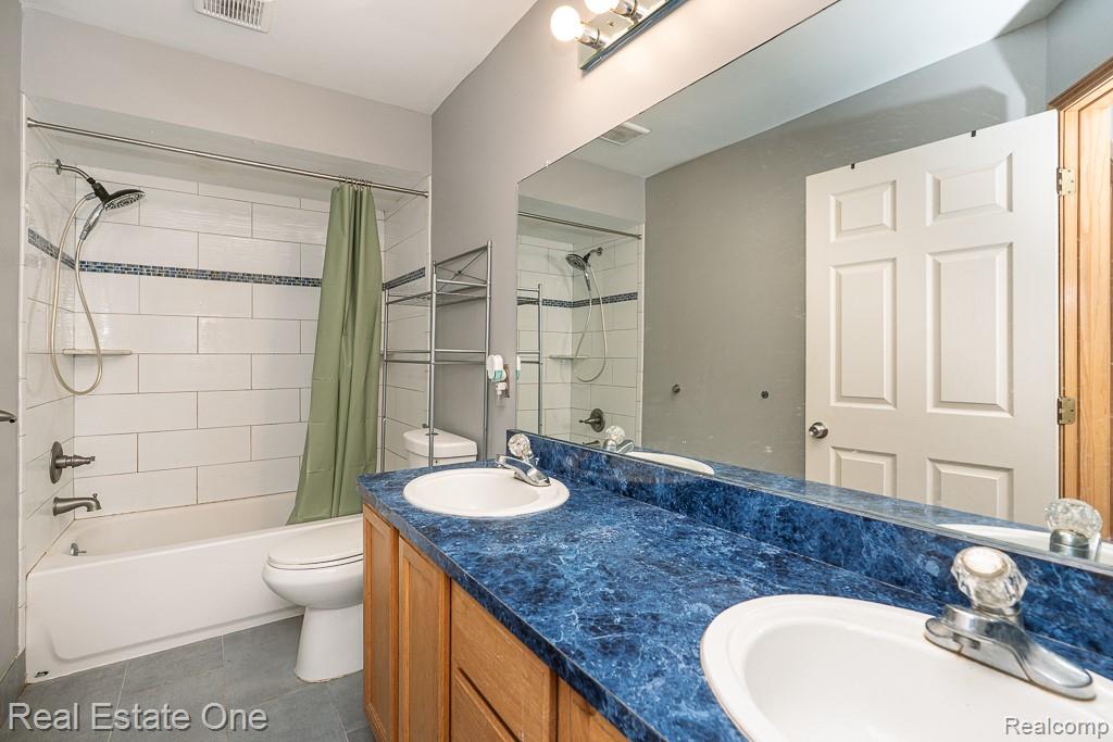 6778 Baytree Court, Shelby Twp, MI 48316 — Photo 32