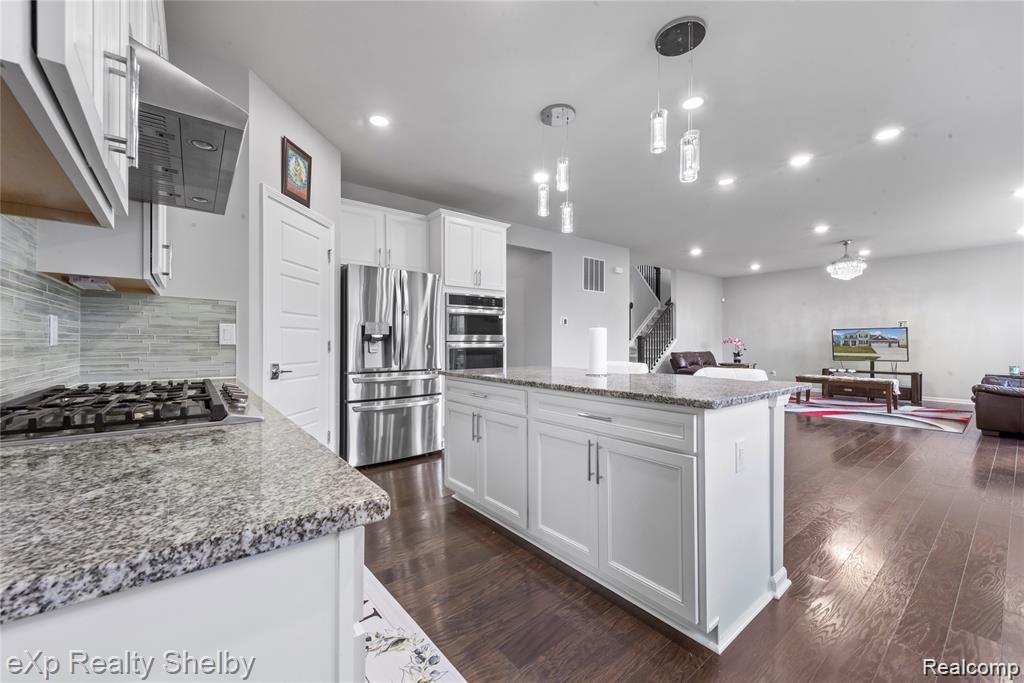 49477 Hummel Dr, Macomb, MI 48044 — Photo 12