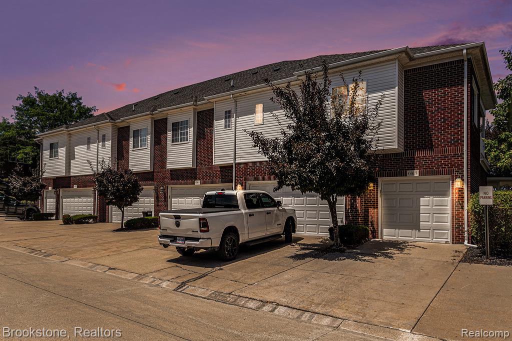 6913 Boulder Pointe Drive, Washington, MI — Photo 14