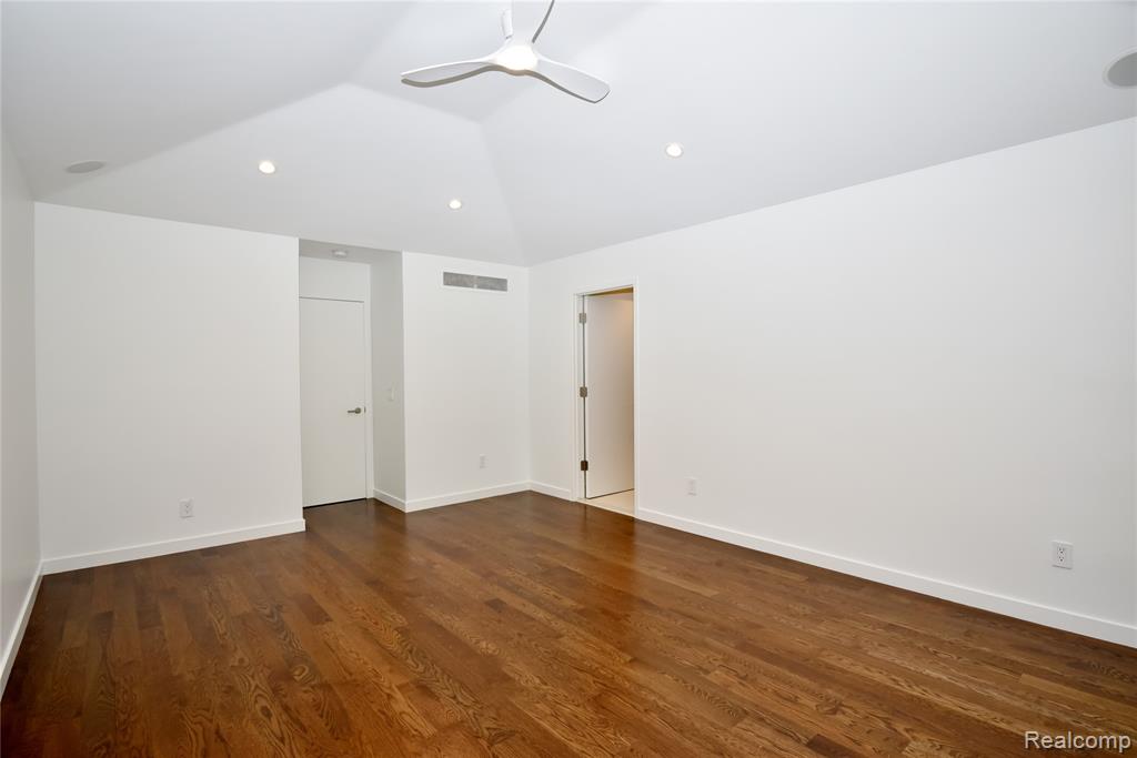 32175 Spruce Lane, Beverly Hills, MI 48025 — Photo 18