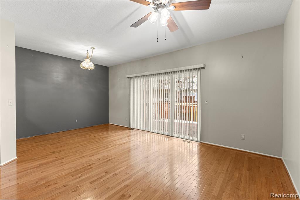 6546 Quail Run Circle, Westland, MI — Photo 7