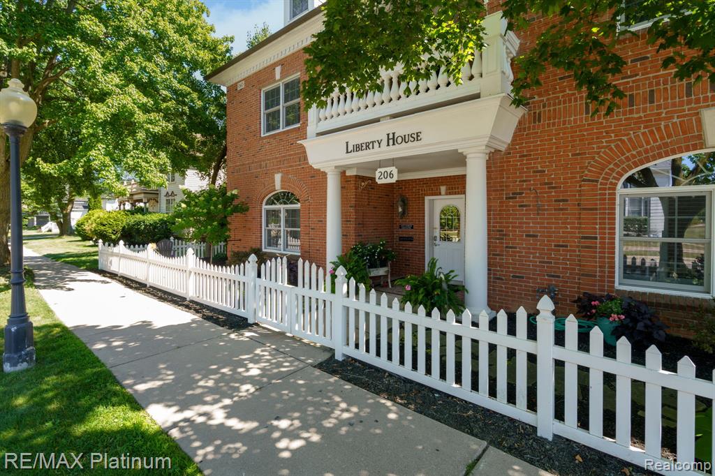 206 E Liberty Street, Milford, MI 48381