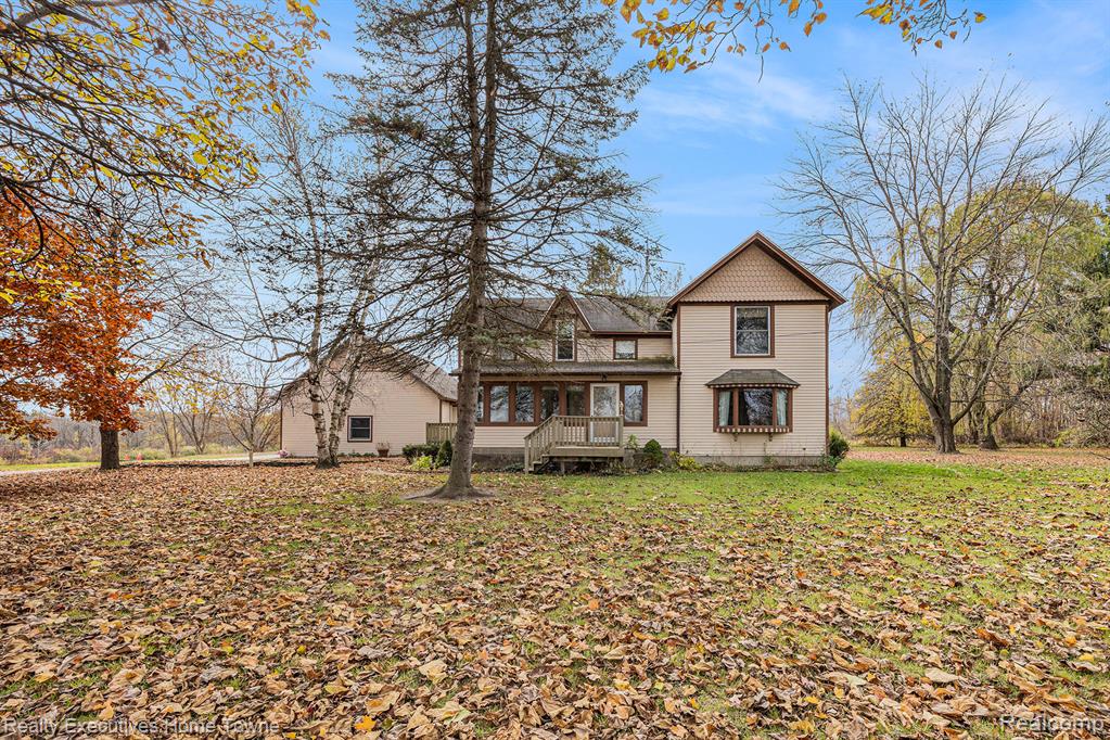 550 E Leonard Road, Leonard, MI 48367 — front exterior