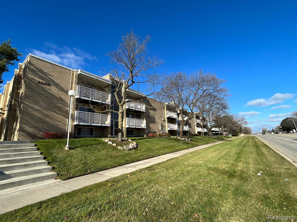 4909 Crooks Road, E 11, Royal Oak, MI 48073 — Photo 25