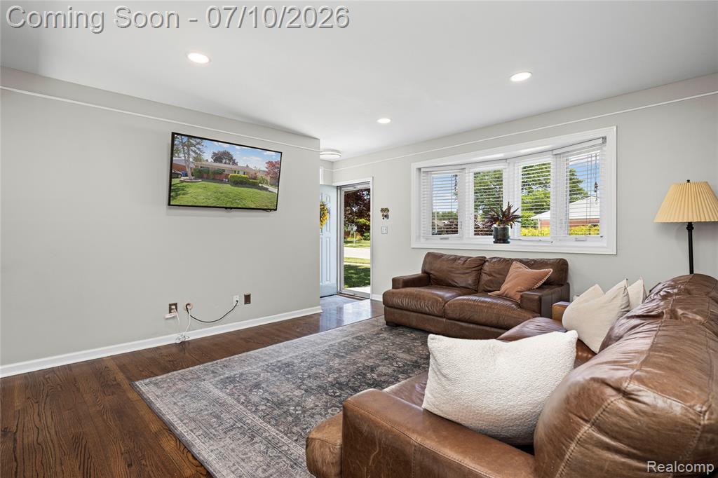 8561 Liberty Boulevard, Westland, MI — Photo 9