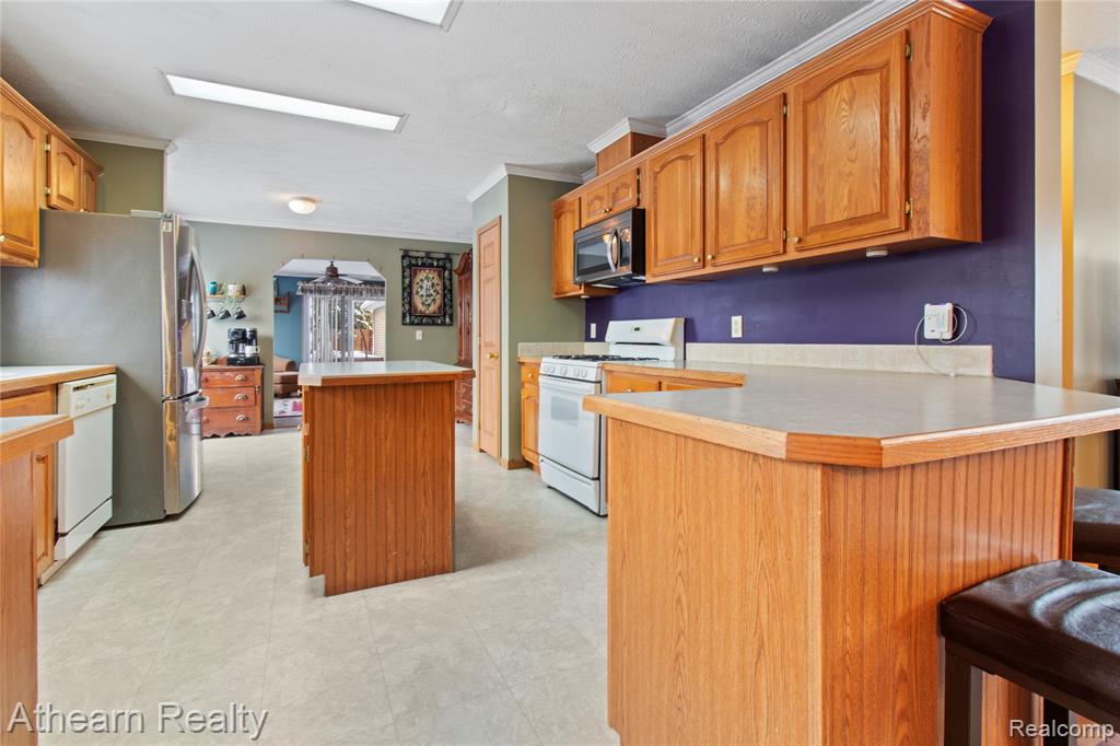 9023 Circle Lake Drive, Grand Blanc, MI 48439 — Photo 14