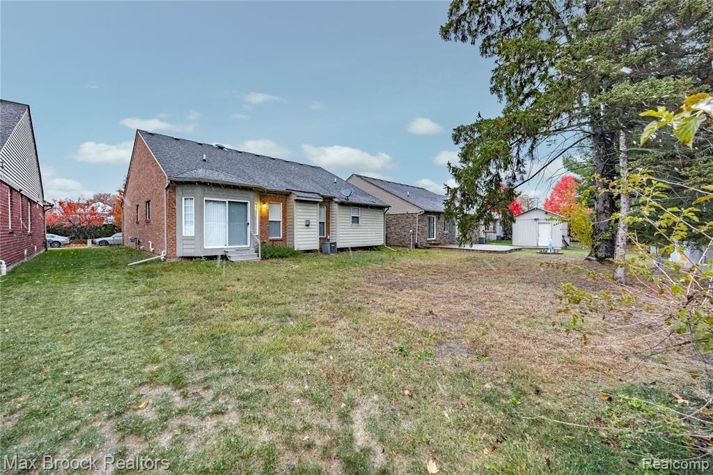 4852 Burberry Drive, Warren, MI 48092 — Photo 37