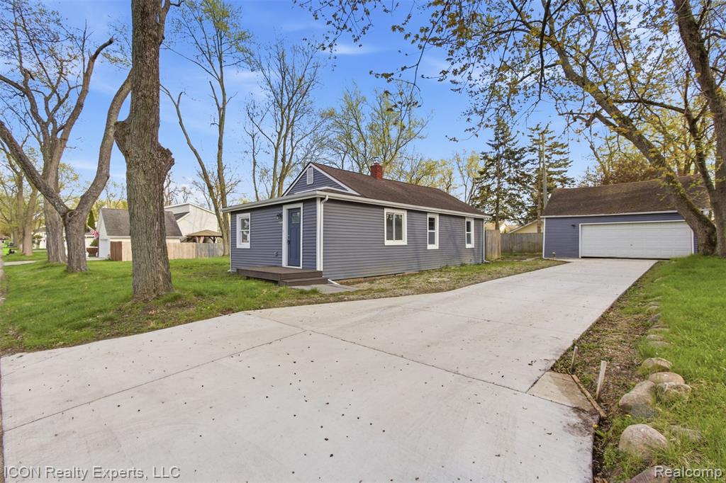 6759 Buckland Avenue, West Bloomfield, MI 48324 — Photo 16