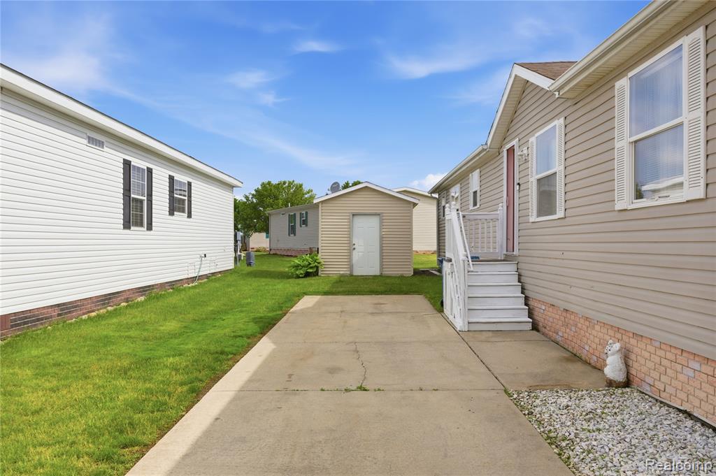 9857 Rembrandt Way, Fenton, MI 48430 — Photo 42