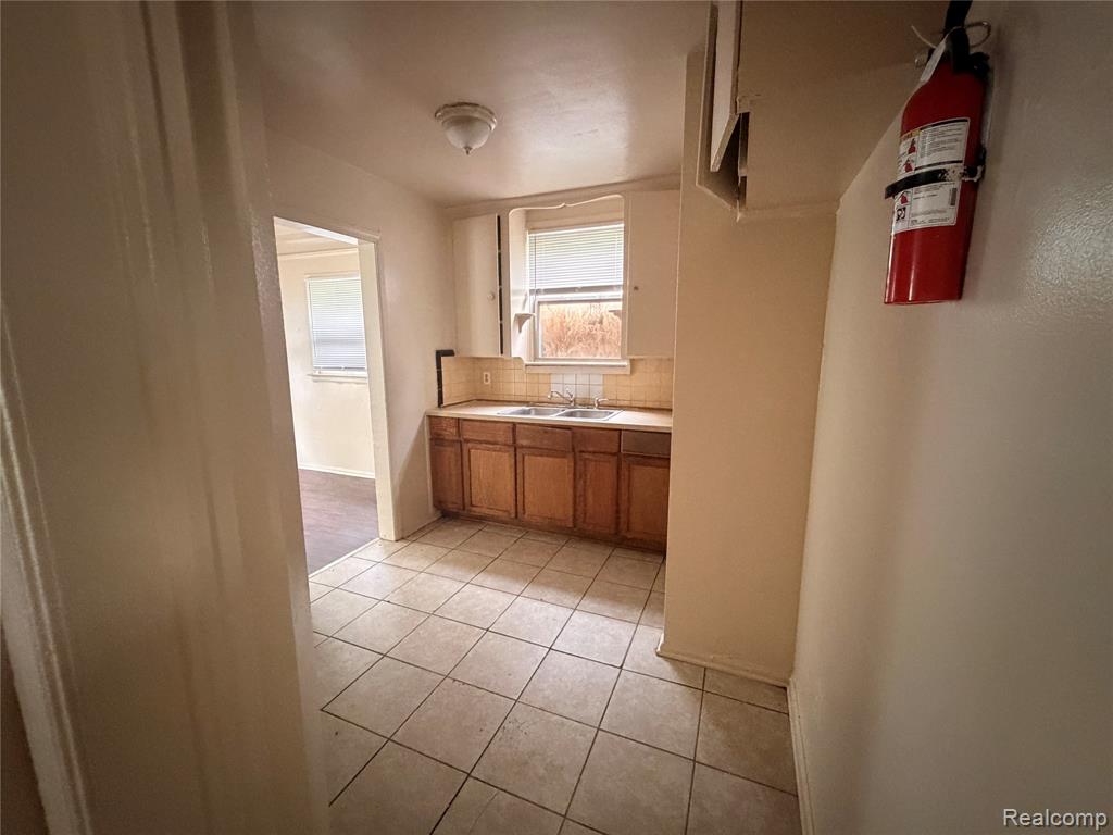 9529 Auburn Street, Detroit, MI 48228 — Photo 13