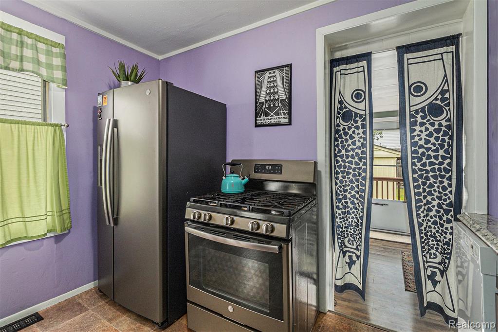967 E Coy Avenue, Hazel Park, MI 48030 — Photo 9