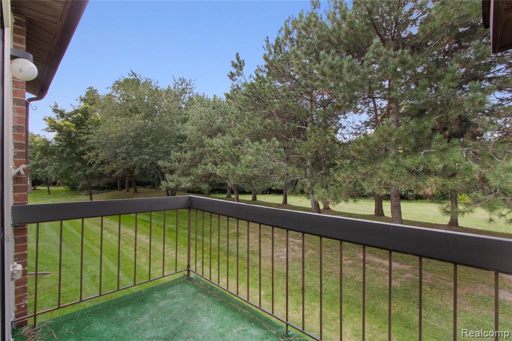 33905 Pondview Circle, Livonia, MI 48152 — Photo 17