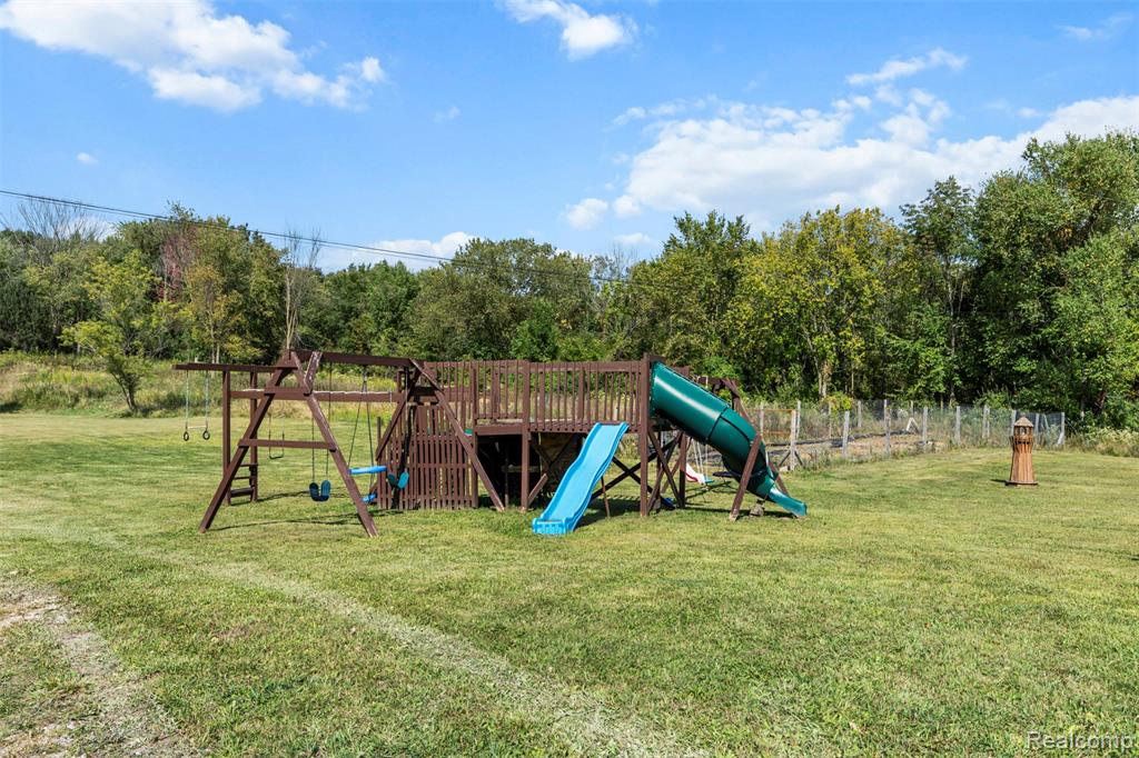 2666 E Oakwood Road, Addison, MI 48370 — Photo 45