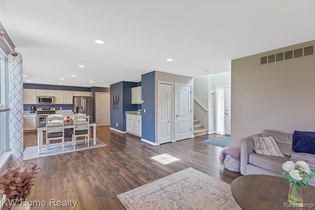 28642 OAKMONTE Circle W, New Hudson, MI 48165 — Photo 14