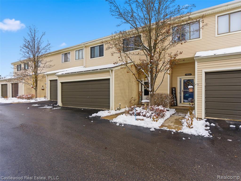 5868 Shore Court, Clarkston, MI — Photo 2