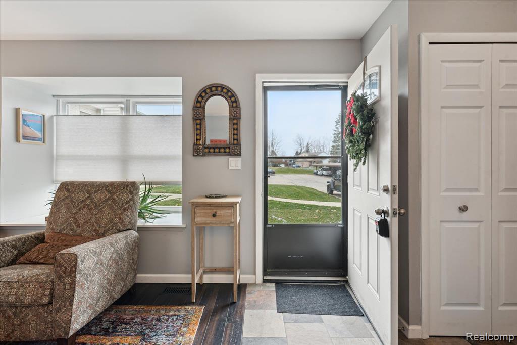 1915 SHEFFIELD Drive, Ypsilanti, MI 48198 — Photo 4