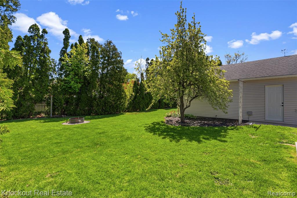 705 Burns Street, Essexville, MI 48732 — Photo 30
