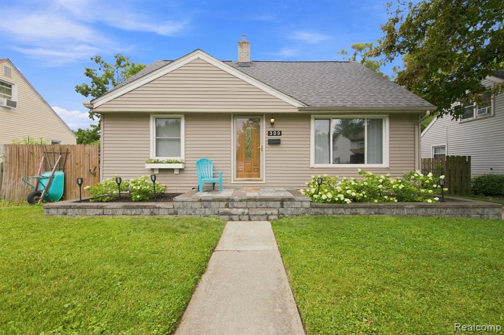 309 S Chocolay Avenue, Clawson, MI