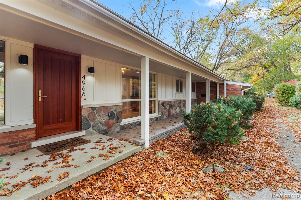 4966 Whispering Pine Lane, Bloomfield Hills, MI 48302 — Photo 3