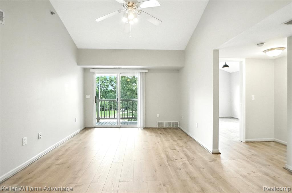 863 Brandon Avenue, Pontiac, MI 48340 — Photo 13