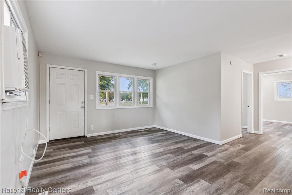 21901 Sloman Street, Oak Park, MI 48237 — Photo 8