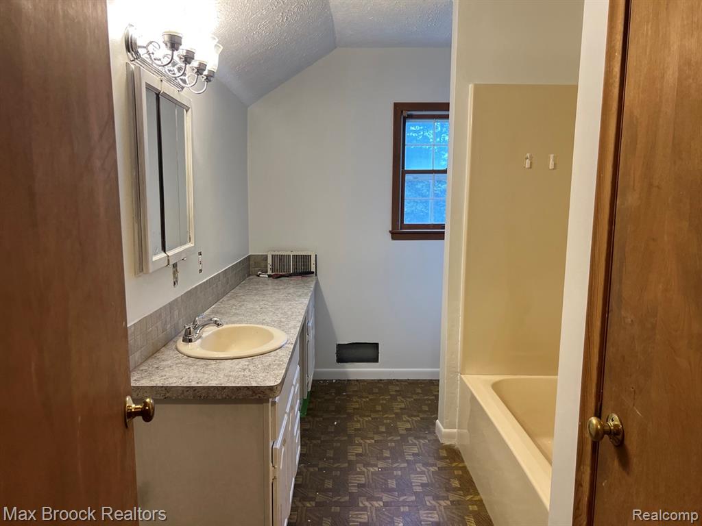 1474 S Van Vleet Road, Swartz Creek, MI 48473 — Photo 17
