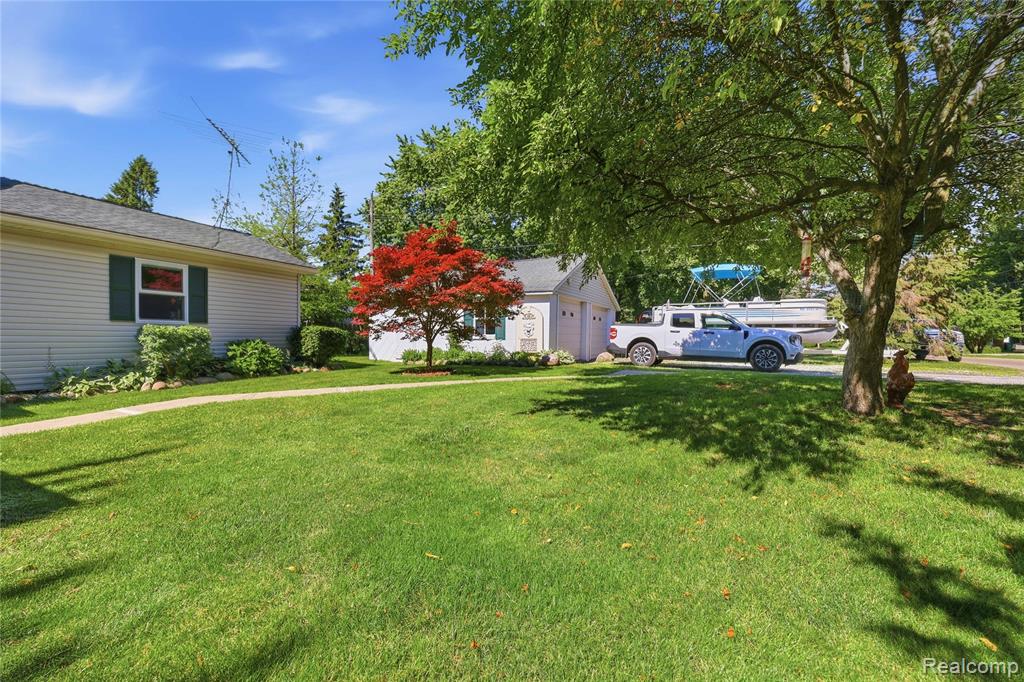 806 S 10th Street, St. Clair, MI 48079 — Photo 40