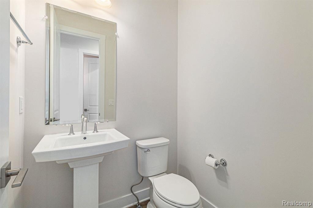 611 PINE Circle, Ann Arbor, MI 48105 — Photo 17