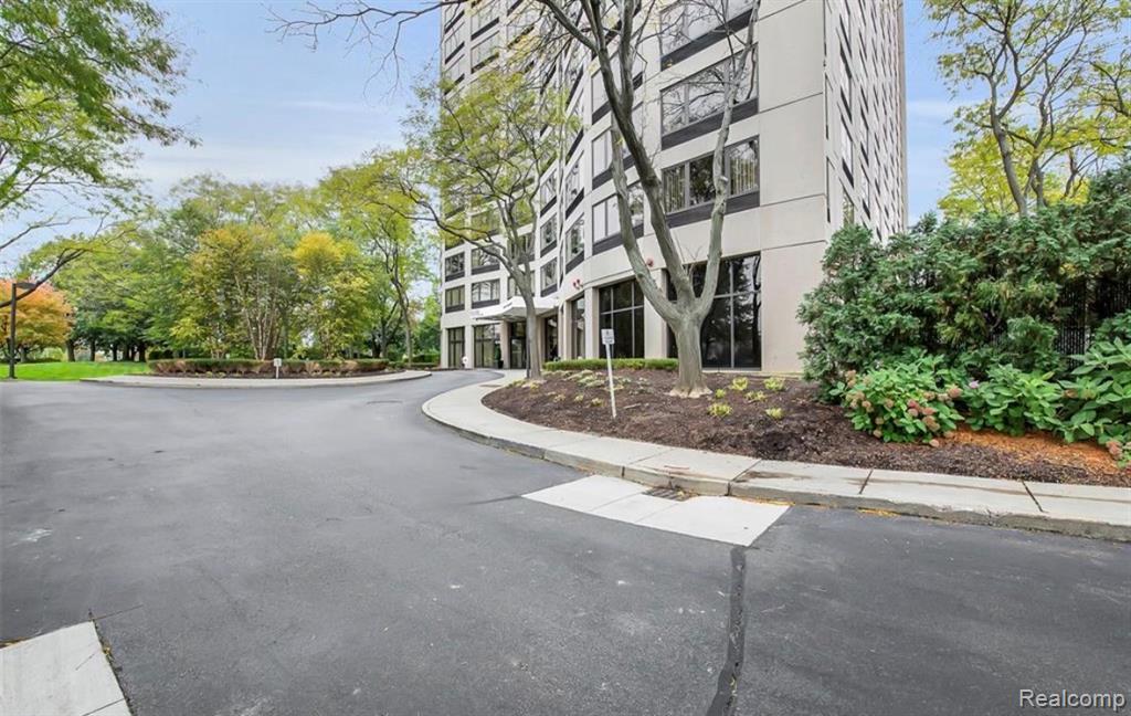 5000 Towncenter Center, Southfield, MI 48075 — front exterior
