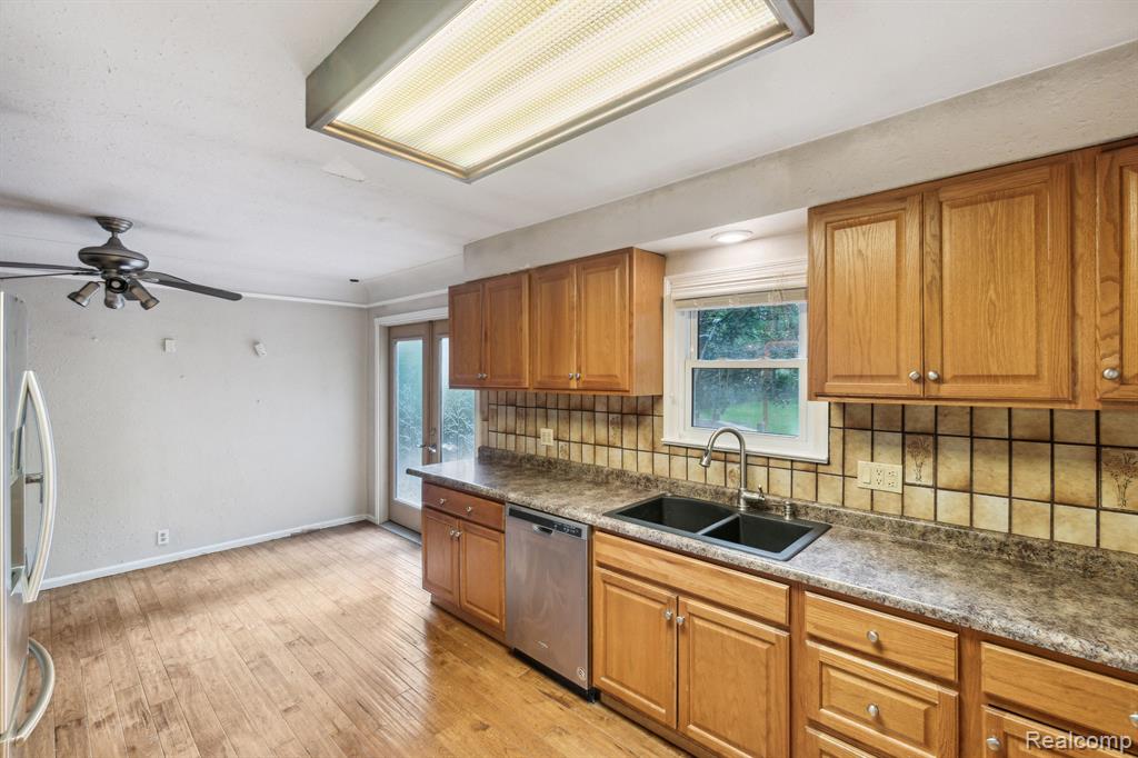4311 FENTON Road, Flint, MI 48507 — Photo 15