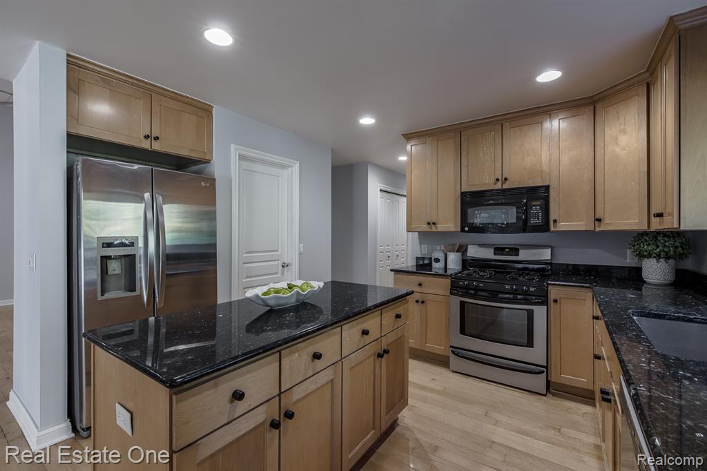 5690 White Lake Road, Clarkston, MI — Photo 17