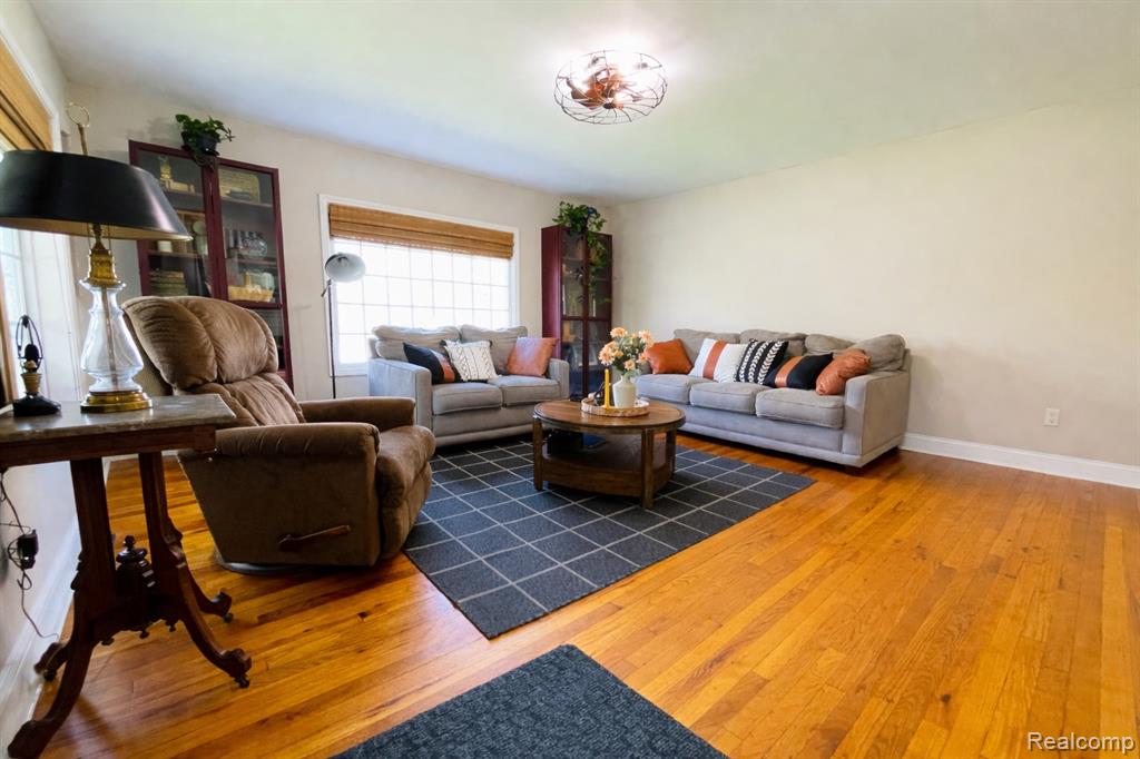 909 Williams Street, Fenton, MI 48430 — Photo 3