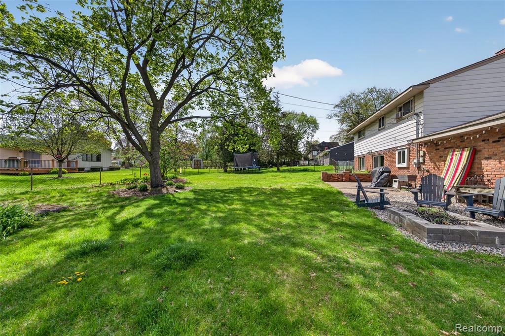 2260 Shankin Drive, Walled Lake, MI 48390 — Photo 22
