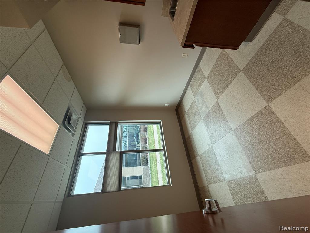 8382 Holly Road, Grand Blanc, MI 48439 — Photo 10