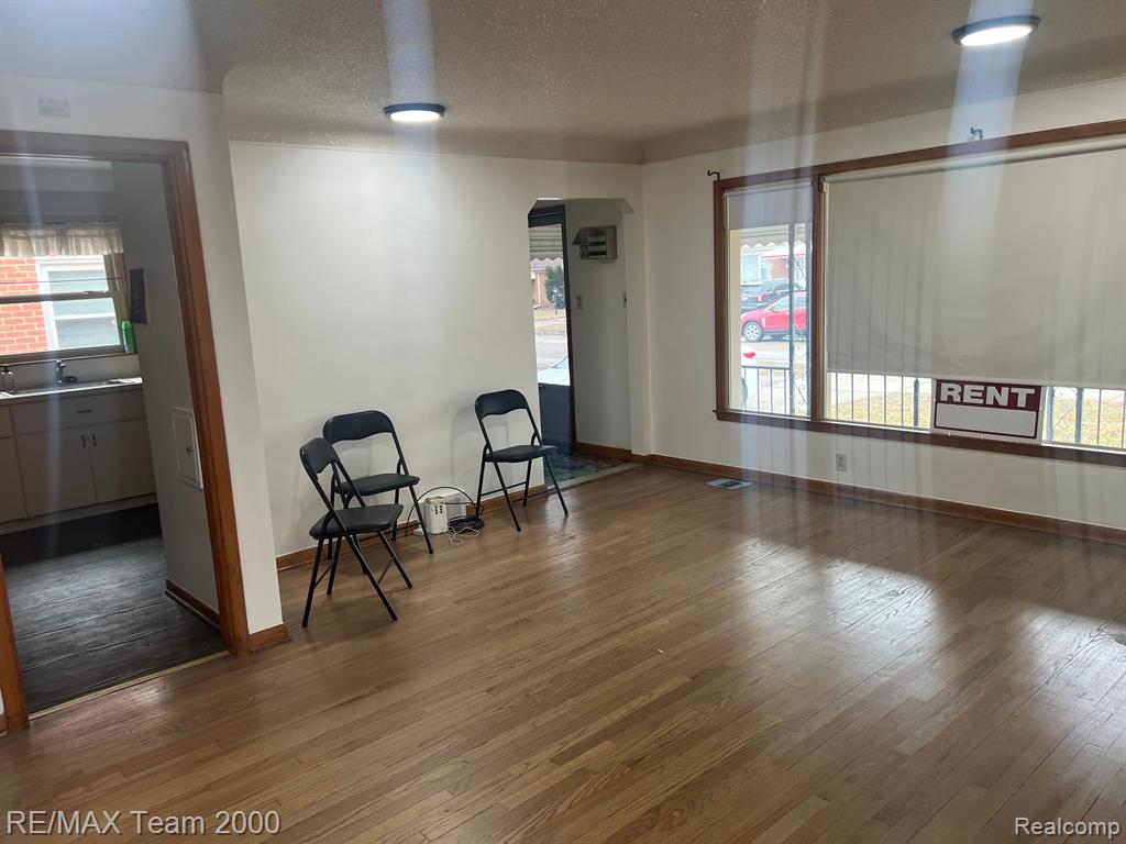 6919 COLONIAL Street, Dearborn Heights, MI 48127 — Photo 5