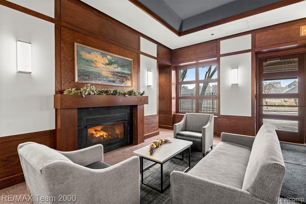 250 E HARBORTOWN Drive, 702, Detroit, MI 48207 — Photo 28
