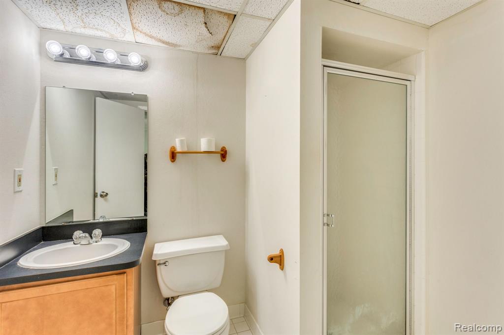 24547 PRIMROSE Lane, Southfield, MI 48033 — Photo 15